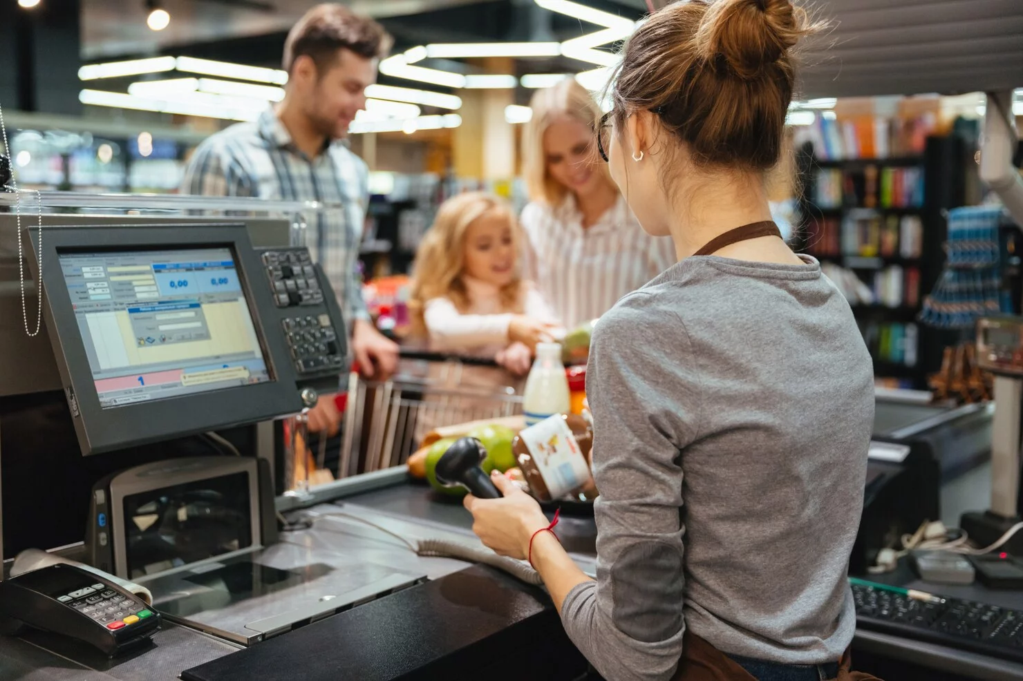 Retail & Omnichannel: The Customer Journey Is More Complex in 2024 1 Retail & Omnichannel: The Customer Journey Is More Complex in 2024